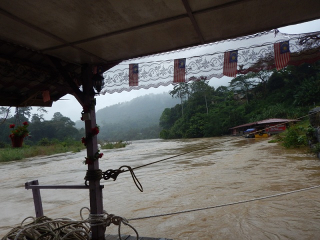 Water level in Sungai Tembeling was high